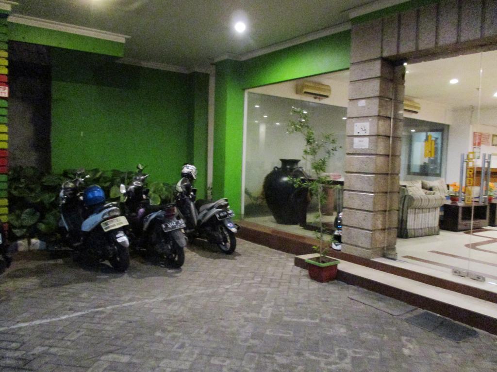Hotel Caravan Tanah Abang Jakarta Exterior photo