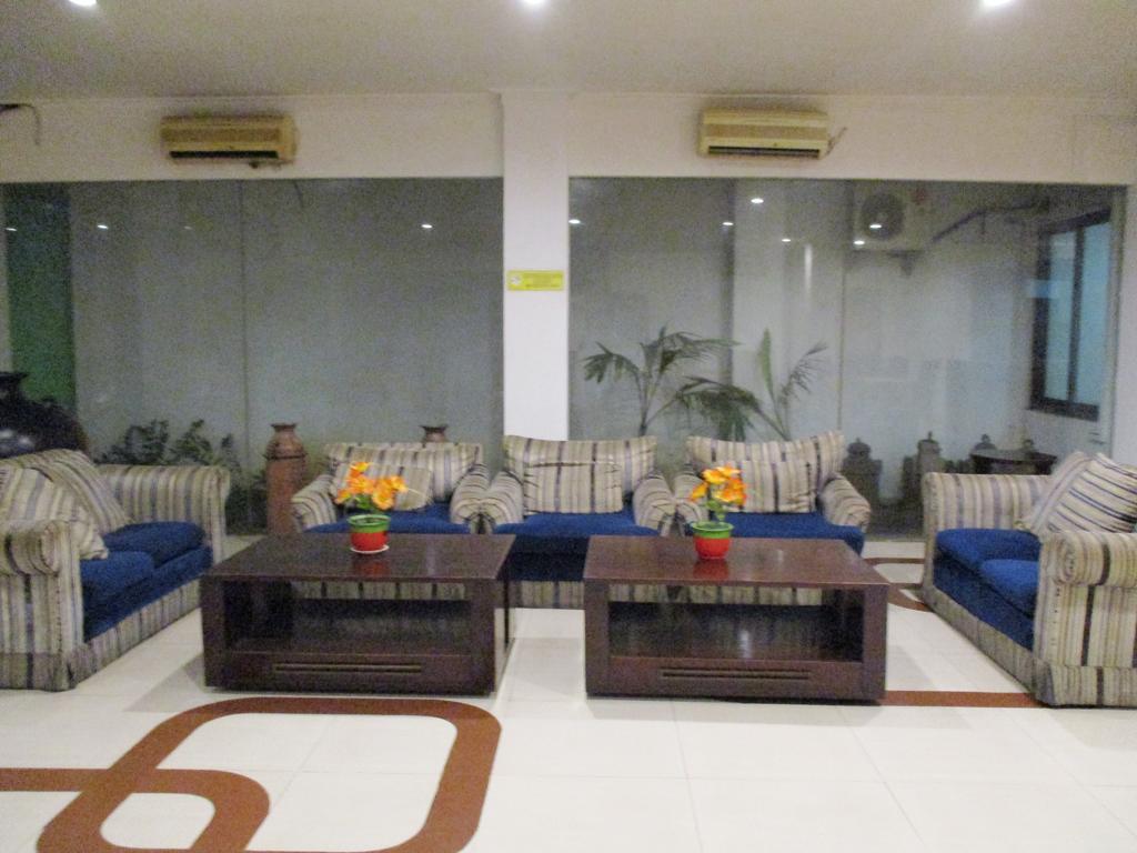 Hotel Caravan Tanah Abang Jakarta Exterior photo